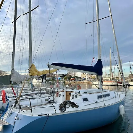 Nuitee Insolite Sur Awale Celeste, Voilier De 11m Botel *