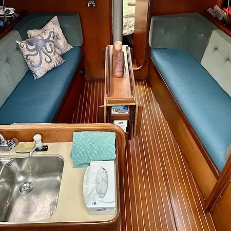 Nuitee Insolite Sur Awale Celeste, Voilier De 11m Botel