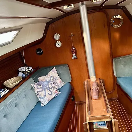 Botel Nuitee Insolite Sur Awale Celeste, Voilier De 11m