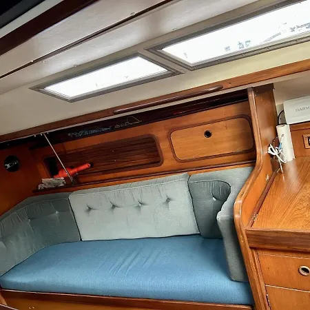 Nuitee Insolite Sur Awale Celeste, Voilier De 11m 船上ホテル *