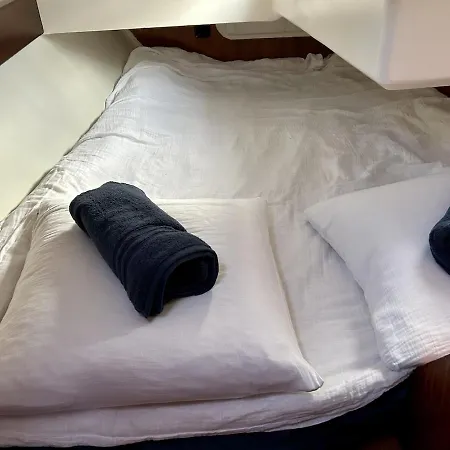 Nuitee Insolite Sur Awale Celeste, Voilier De 11m Botel Sète