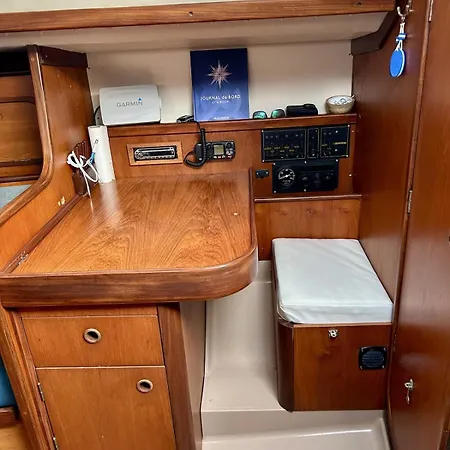 Nuitée Insolite Sur Awalé Céleste, Voilier De 11m Botel