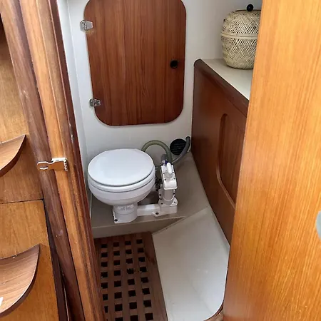 Nuitée Insolite Sur Awalé Céleste, Voilier De 11m *