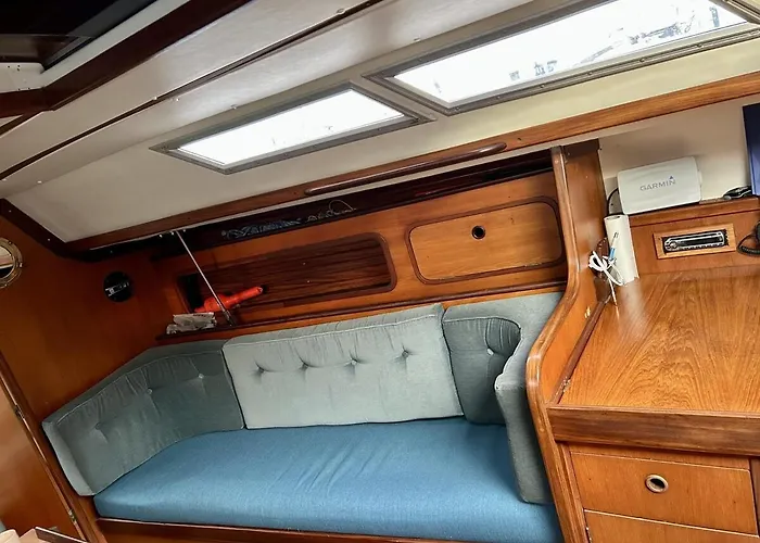 Nuitee Insolite Sur Awale Celeste, Voilier De 11m 船上ホテル *