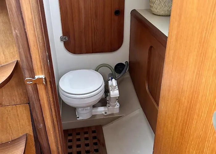 Nuitee Insolite Sur Awale Celeste, Voilier De 11m *